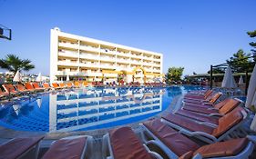 Tuntas Apartments Kusadasi 4*